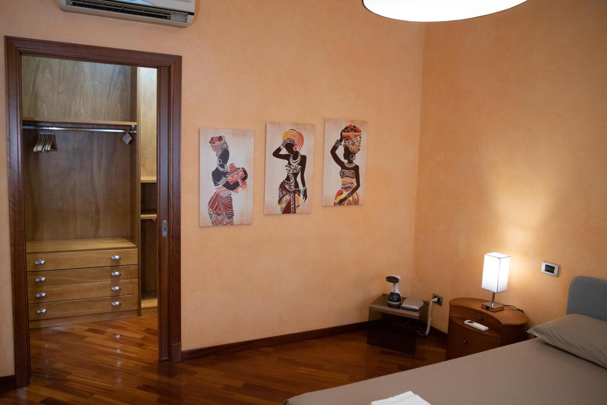 Holiday House Sabina Napoli Bagian luar foto