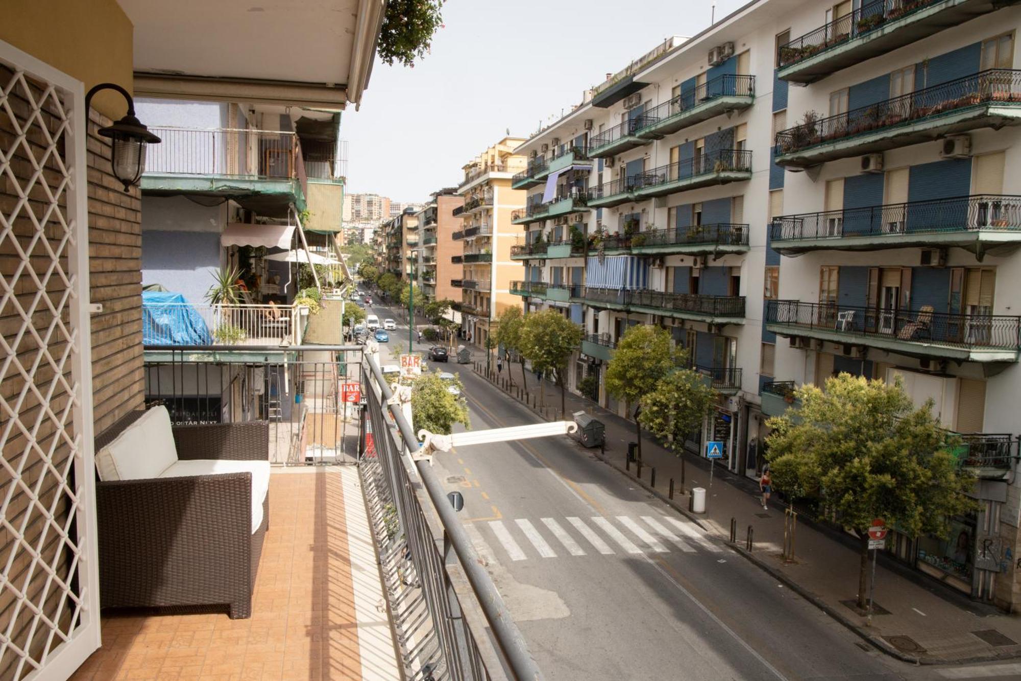 Holiday House Sabina Napoli Bagian luar foto